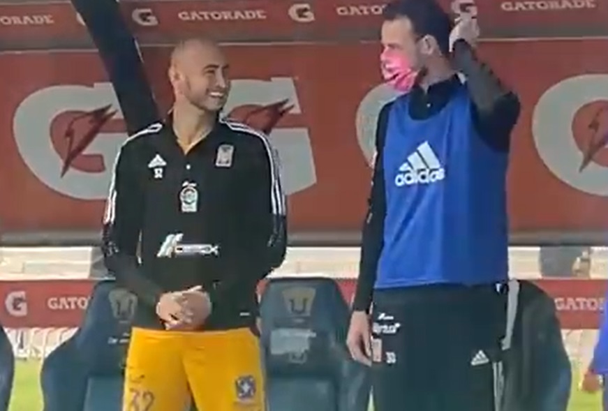 Carlos González le canta a los Pumas desde la banca de Tigres y la