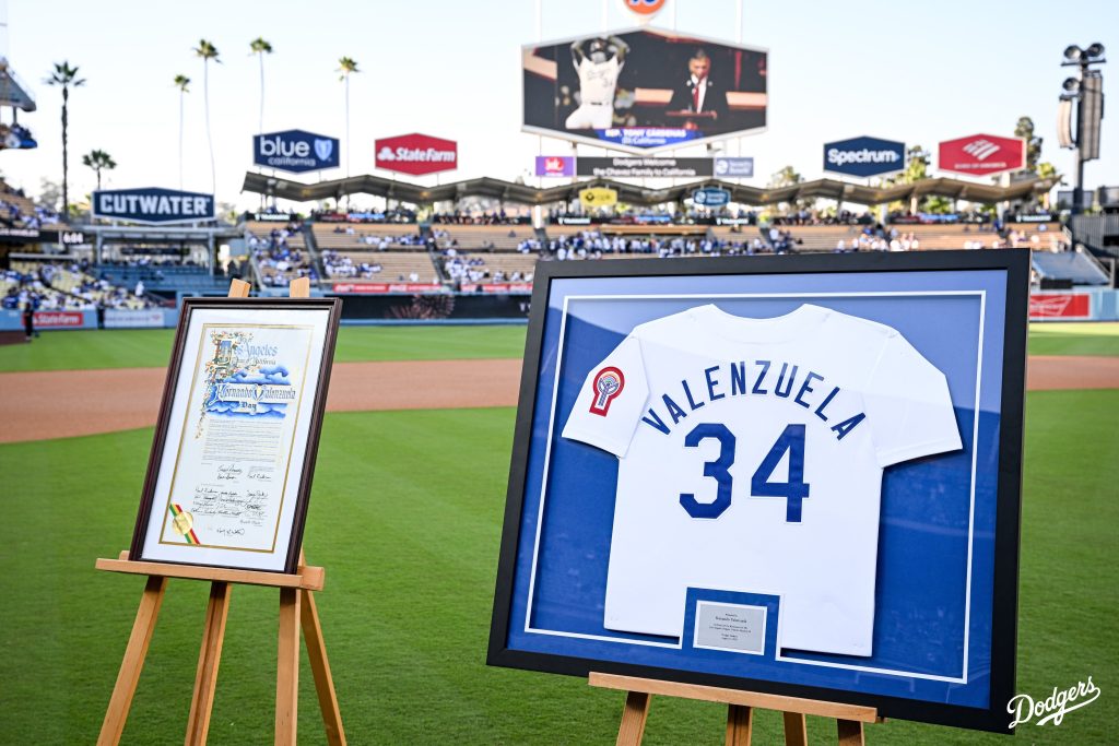 Hist Rico Dodgers Retiraron El De Fernando Valenzuela Futbol