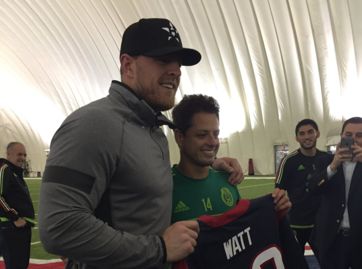 Chicharito Convive Con Jj Watt