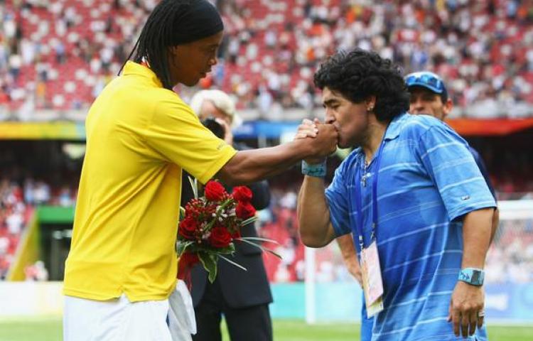 Ronaldinho lanza mensaje a Diego Maradona y Pelé, FUTBOL