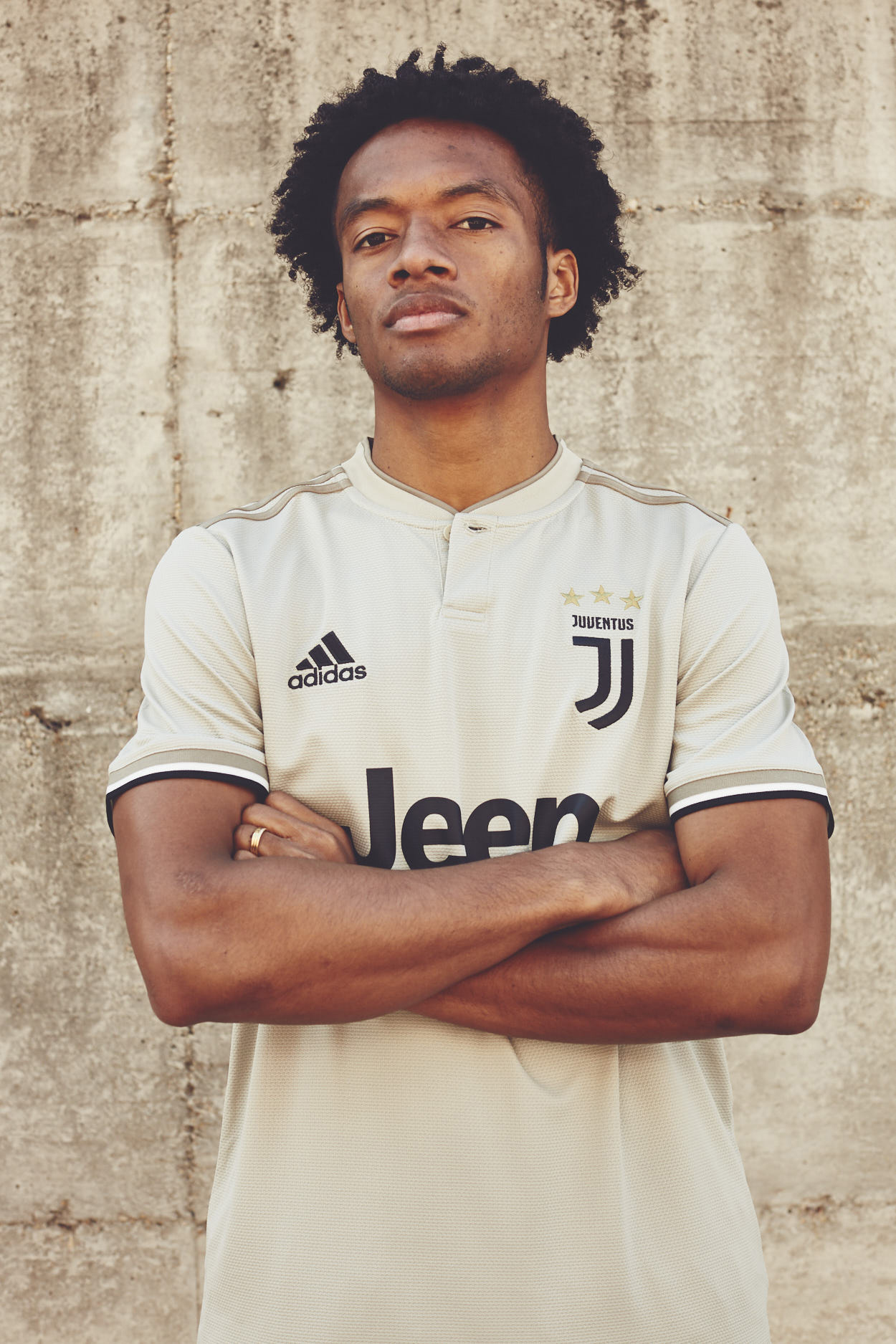 Nervio medio gradualmente adidas Football presenta el nuevo uniforme de visitante de la Juventus para  la temporada 2018/19 - Futbol Sapiens