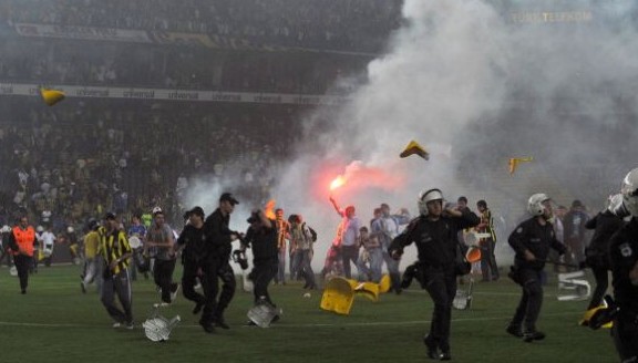 La hinchada del Galatasaray desplegó un tifo de Rocky Balboa para el  clásico contra el Fenerbahçe. COPA90 nos cuenta la historia de ese mosaico  y la, By Panenka
