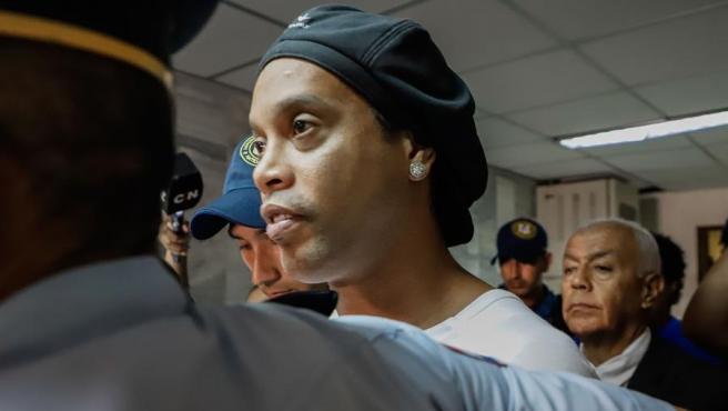 Resultado de imagen de Ronaldinho 40 años carcel