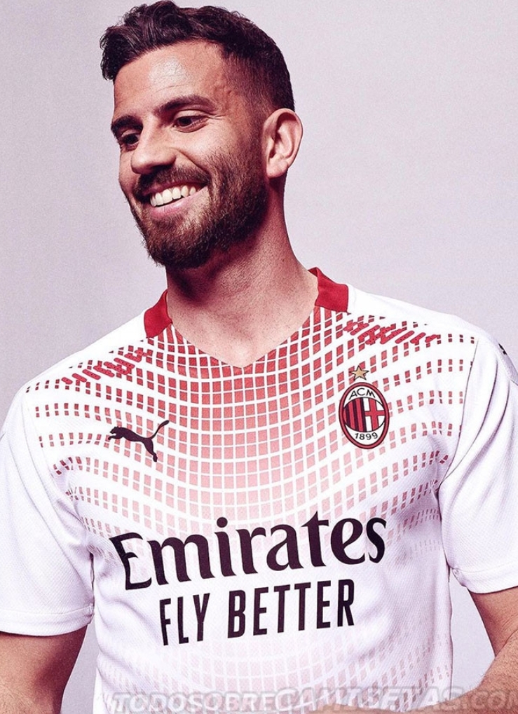 Figura del AC Milan 'se luce' con la playera de la Selección