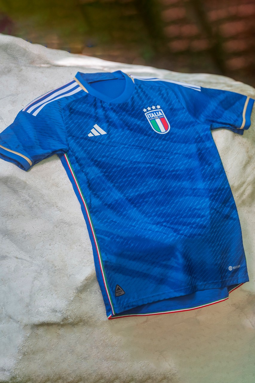 Adidas presentó las nuevas playeras diseñadas para la selección de Italia VIDEO Futbol Sapiens