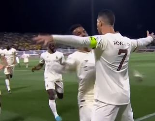 Um, dois e três, mais um hat-trick de Cristiano Ronaldo na Arábia